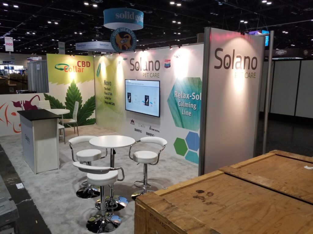 Bright eye catching graphics on 20 ft exhibit design